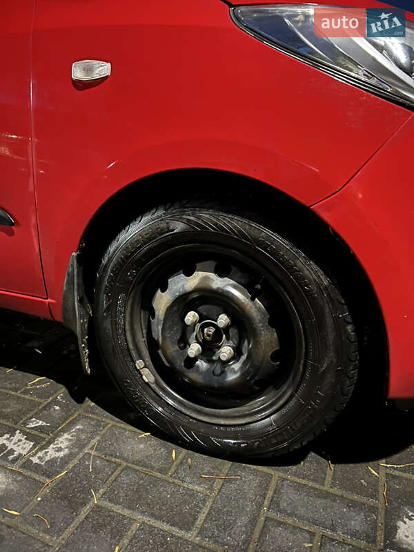 Хетчбек Hyundai i10 2012 в Чернівцях фото 13 Хетчбек Hyundai i10 2012 в Чернівцях