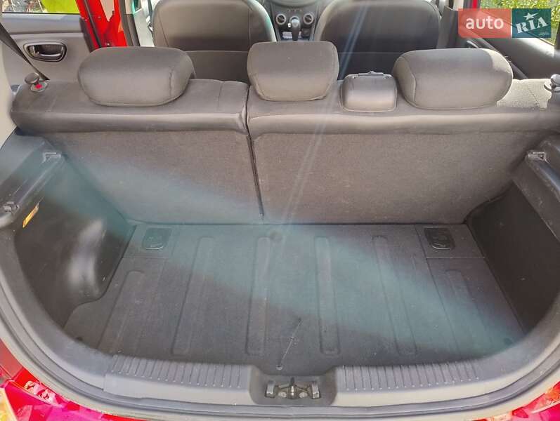 Хэтчбек Hyundai i10 2012 в Киеве