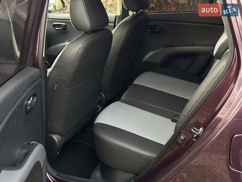 Хетчбек Hyundai i10 2013 в Києві