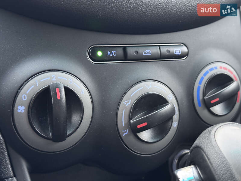 Хетчбек Hyundai i10 2013 в Києві