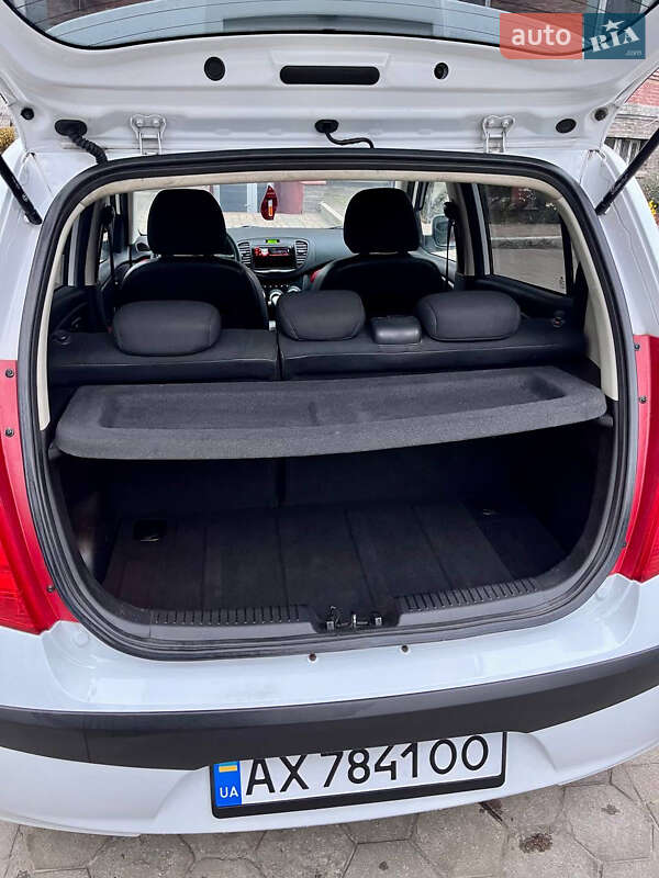 Хетчбек Hyundai i10 2008 в Охтирці