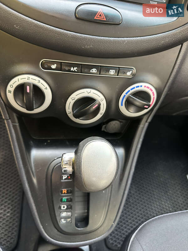 Хэтчбек Hyundai i10 2008 в Киеве