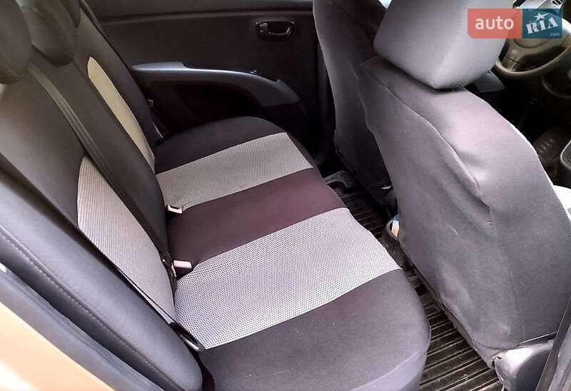 Хетчбек Hyundai i10 2010 в Дніпрі фото 5 Хетчбек Hyundai i10 2010 в Дніпрі