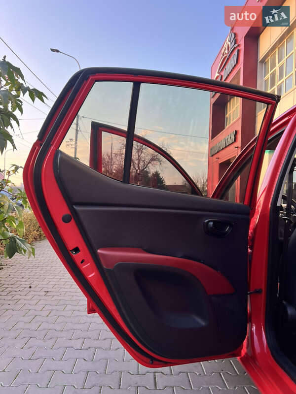 Хэтчбек Hyundai i10 2008 в Одессе