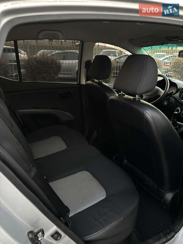 Хетчбек Hyundai i10 2009 в Кривому Розі