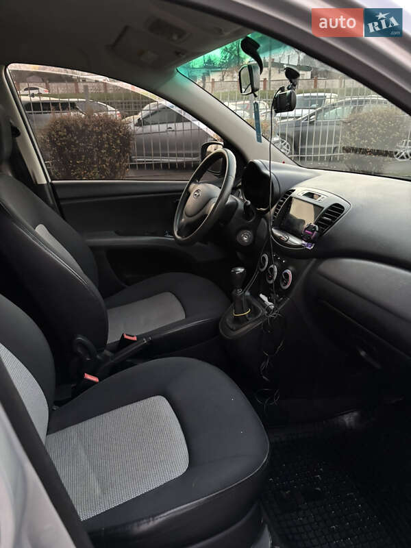 Хетчбек Hyundai i10 2009 в Кривому Розі