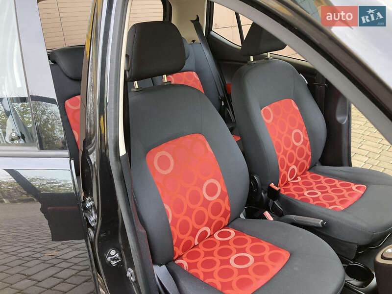 Хэтчбек Hyundai i10 2008 в Одессе