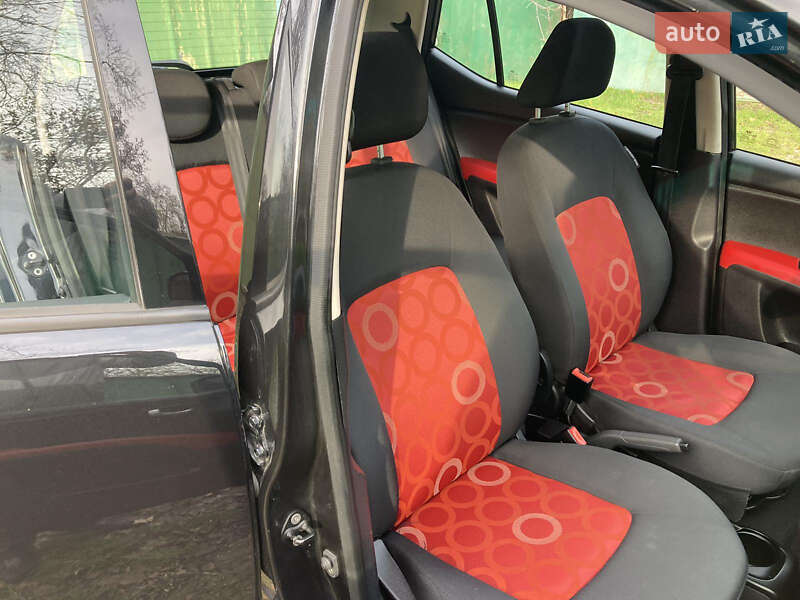 Хэтчбек Hyundai i10 2008 в Одессе