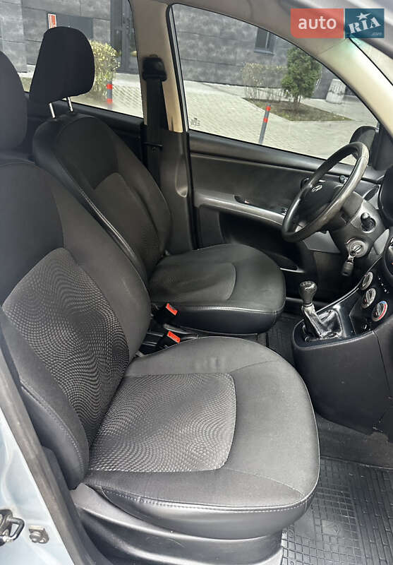 Хэтчбек Hyundai i10 2012 в Киеве