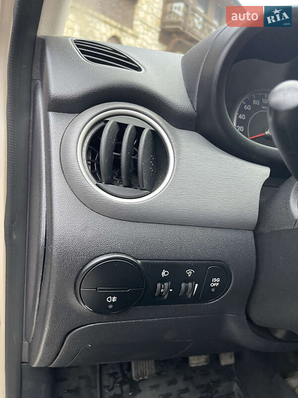 Хетчбек Hyundai i10 2011 в Львові