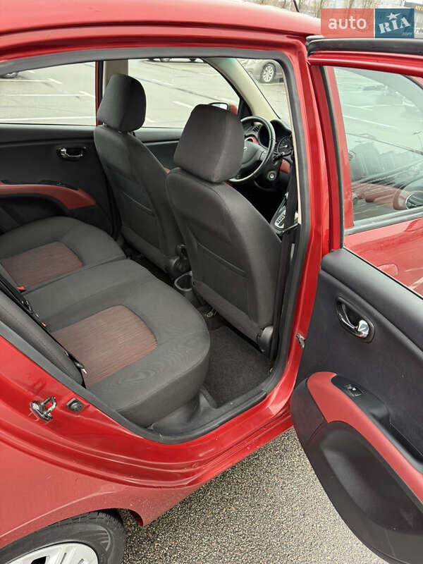 Хэтчбек Hyundai i10 2012 в Киеве