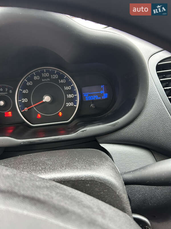 Хетчбек Hyundai i10 2012 в Запоріжжі