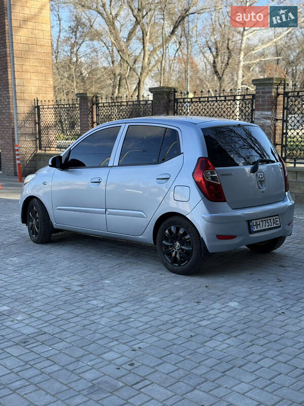 Хетчбек Hyundai i10 2011 в Одесі