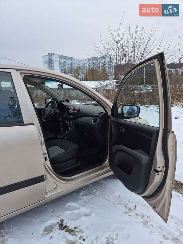 Хэтчбек Hyundai i10 2008 в Львове
