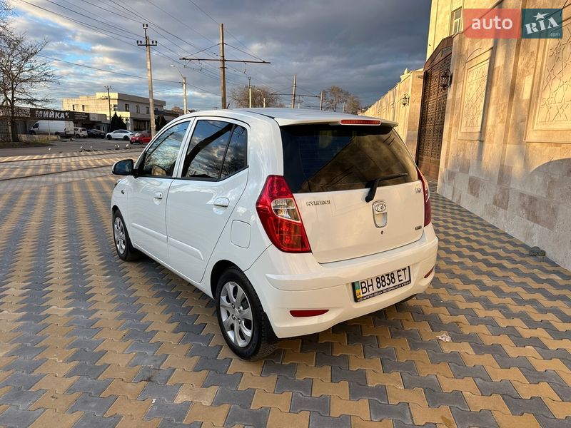 Хэтчбек Hyundai i10 2012 в Одессе