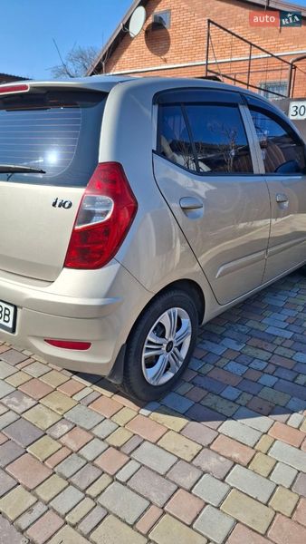 Хэтчбек Hyundai i10 2012 в Днепре