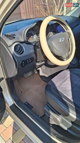 Хэтчбек Hyundai i10 2012 в Днепре