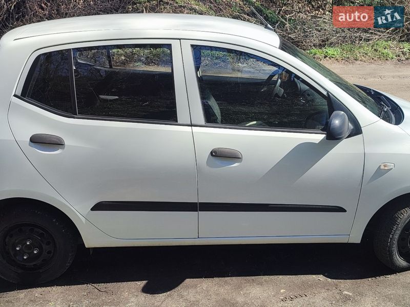 Хэтчбек Hyundai i10 2013 в Каневе