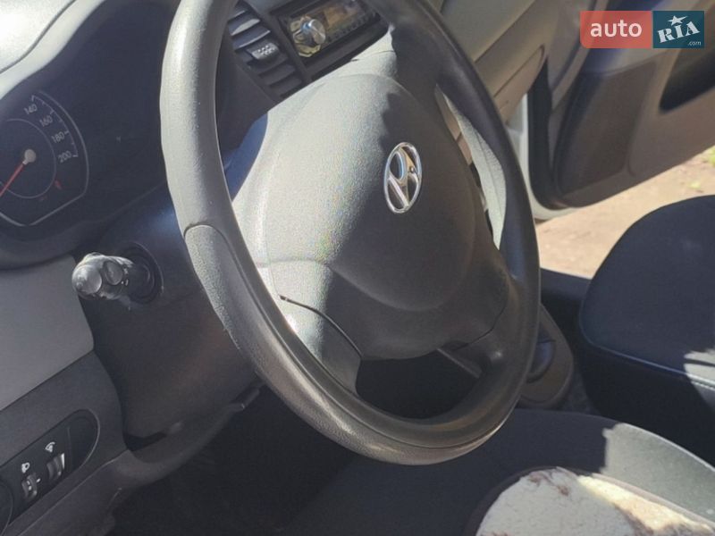 Хэтчбек Hyundai i10 2013 в Каневе