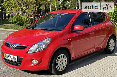 Хетчбек Hyundai i20 2011 в 