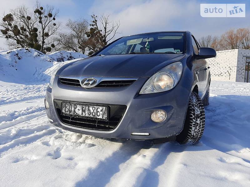 Хэтчбек Hyundai i20 2010 в Полтаве