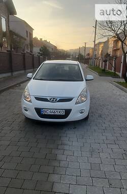 Хэтчбек Hyundai i20 2010 в Львове