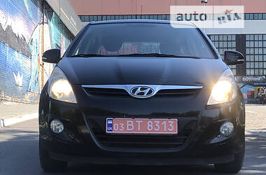 Хэтчбек Hyundai i20 2012 в Луцке