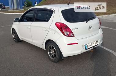 Хэтчбек Hyundai i20 2013 в Киеве