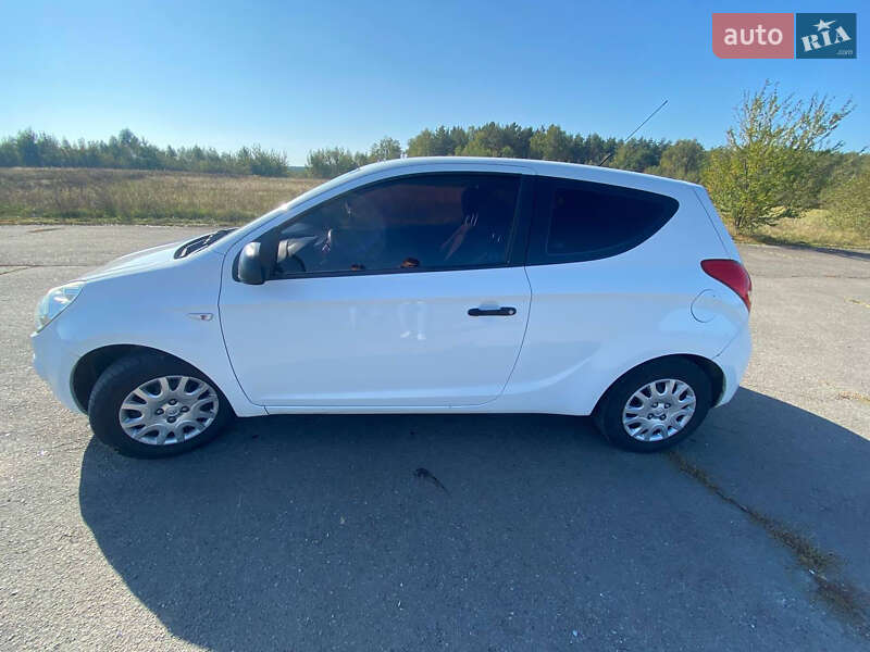 Хетчбек Hyundai i20 2009 в Любешові