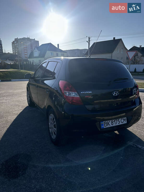 Хэтчбек Hyundai i20 2011 в Вараше