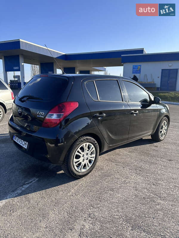 Хэтчбек Hyundai i20 2011 в Вараше