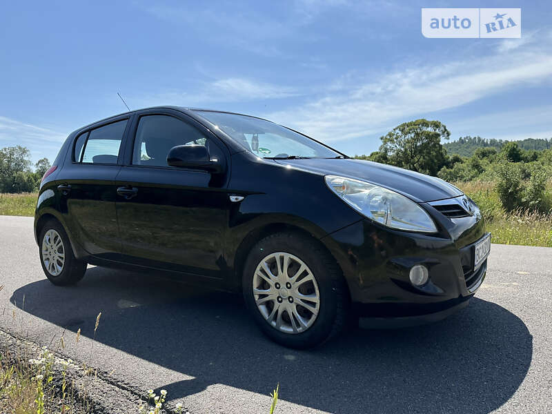 Хэтчбек Hyundai i20 2009 в Болехове