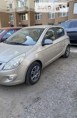 Хэтчбек Hyundai i20 2010 в Киеве