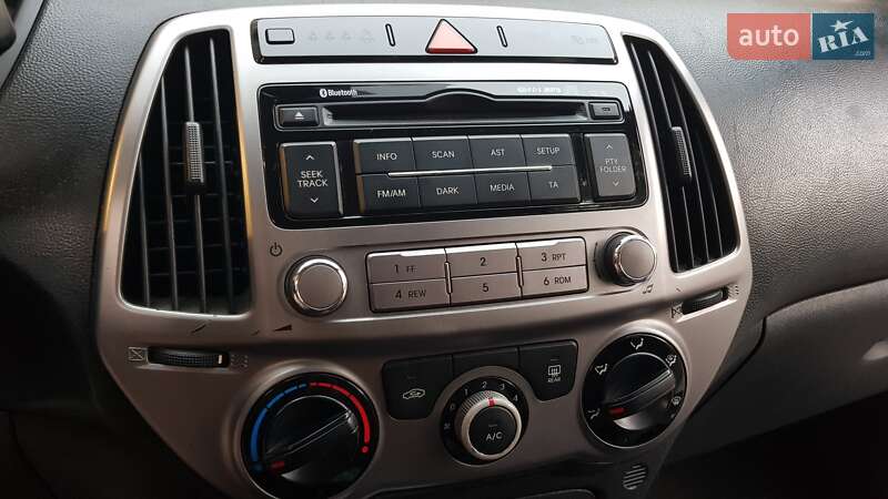 Хэтчбек Hyundai i20 2012 в Черновцах