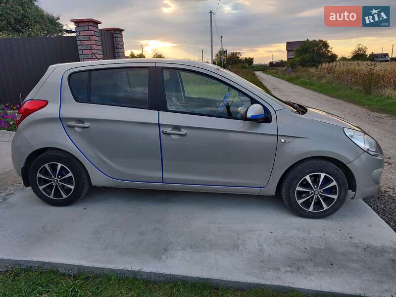 Хэтчбек Hyundai i20 2012 в Хмельницком