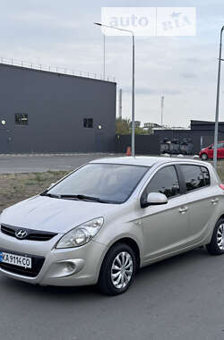 Хэтчбек Hyundai i20 2012 в Киеве