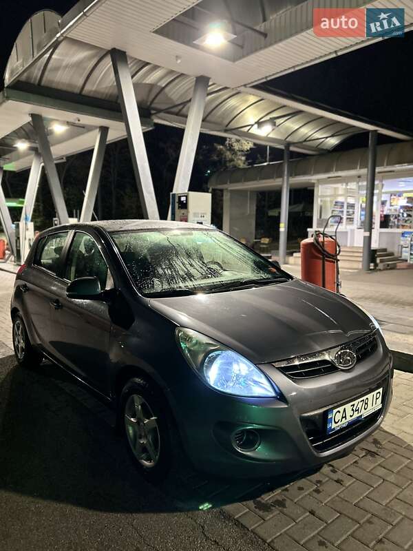 Хэтчбек Hyundai i20 2010 в Ямполе