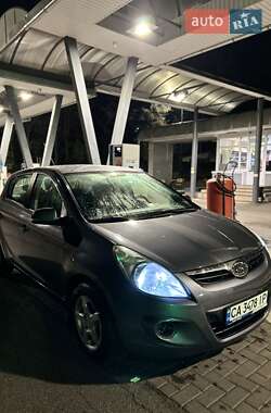 Хэтчбек Hyundai i20 2010 в 