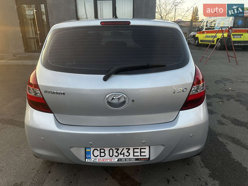 Хэтчбек Hyundai i20 2011 в Чернигове