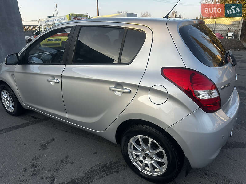 Хэтчбек Hyundai i20 2011 в Чернигове