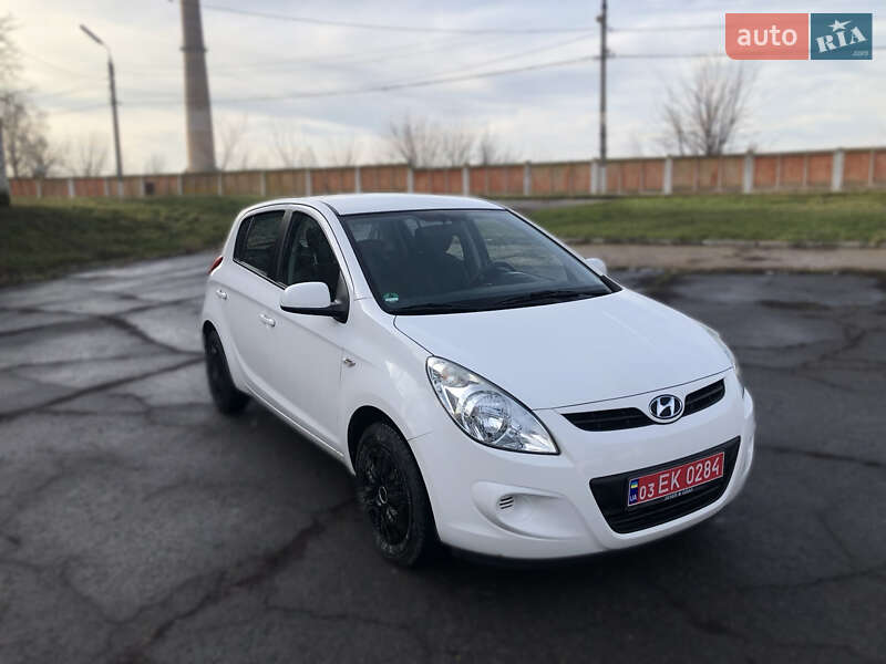 Хэтчбек Hyundai i20 2012 в Золотоноше