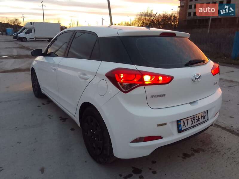 Хэтчбек Hyundai i20 2016 в Черновцах