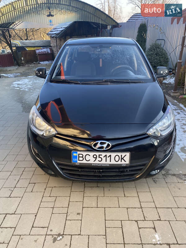 Хэтчбек Hyundai i20 2013 в Болехове