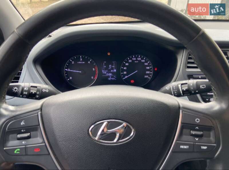 Хэтчбек Hyundai i20 2016 в Черновцах