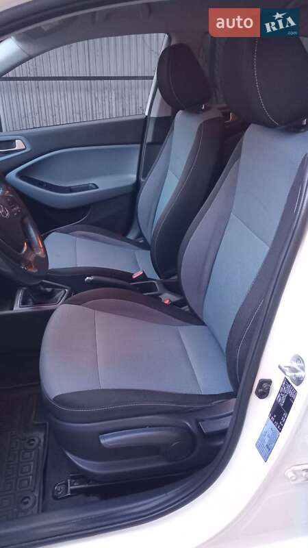 Хэтчбек Hyundai i20 2016 в Черновцах