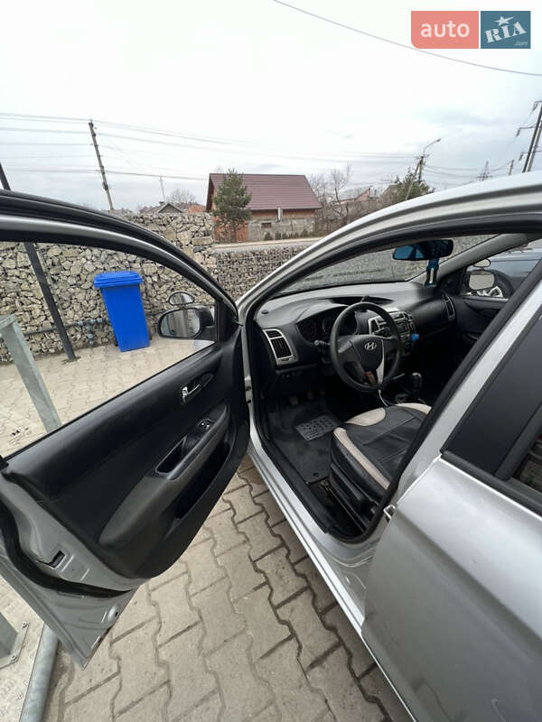 Хэтчбек Hyundai i20 2013 в Ивано-Франковске фото 14 Хэтчбек Hyundai i20 2013 в Ивано-Франковске