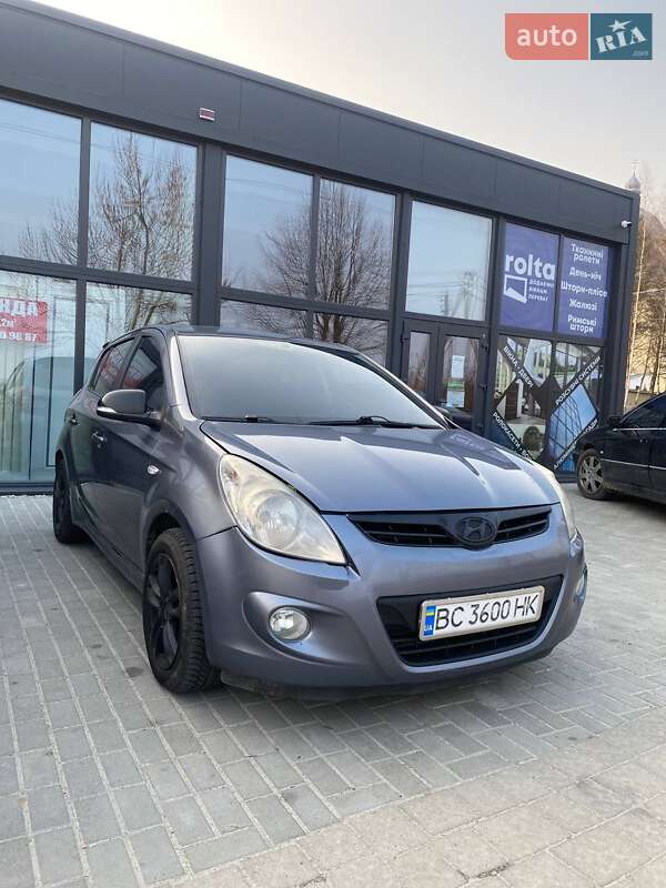 Хэтчбек Hyundai i20 2011 в 