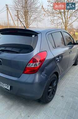 Хэтчбек Hyundai i20 2011 в 