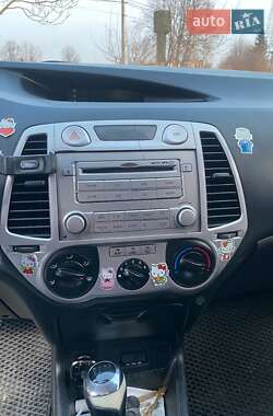 Хэтчбек Hyundai i20 2011 в 