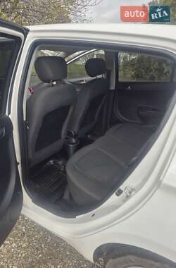 Хэтчбек Hyundai i20 2011 в 